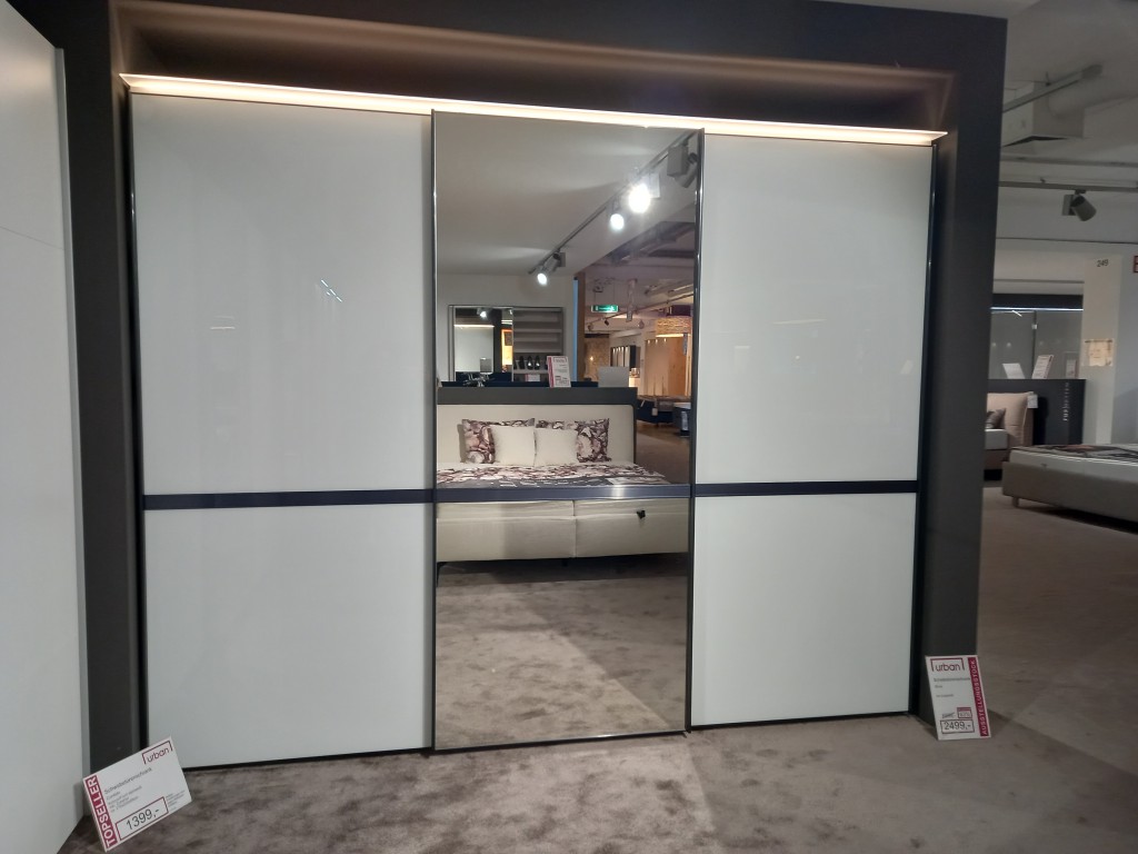Schwebetürenschrank Sinus